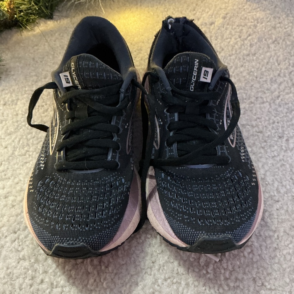 Brooks Women's Black and Light Pink Running Shoes - Picture 4 of 8